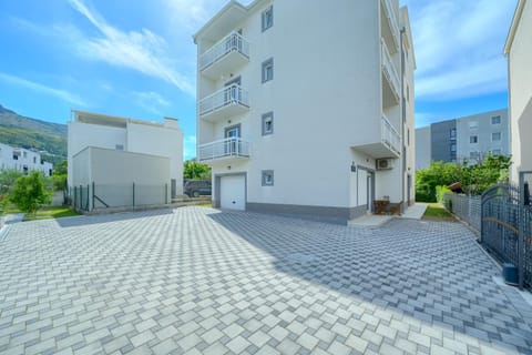 Property building, Parking