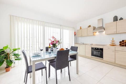 The Pinnacle Fl2 city escape by Homely Apartment in Malta