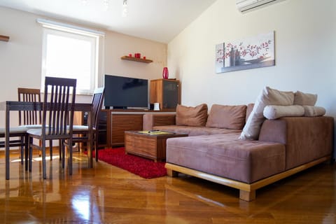 TV and multimedia, Living room, Seating area