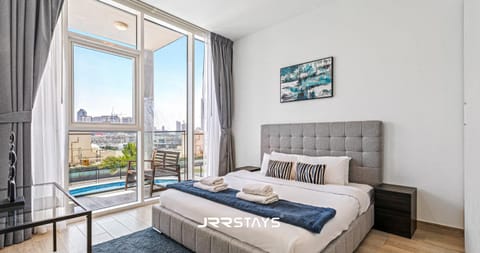 Bed, View (from property/room), Balcony/Terrace, Photo of the whole room, Bedroom, City view, towels