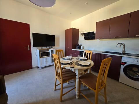 Communal lounge/ TV room, Dining area, dishwasher, oven, stove
