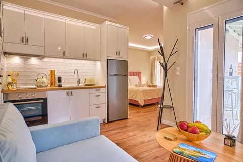 Kitchen or kitchenette, Seating area