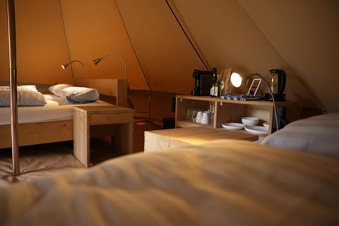 Bed, Photo of the whole room, Bedroom, bunk bed, hair dresser