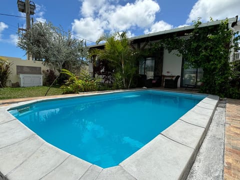 Property building, Garden, Swimming pool