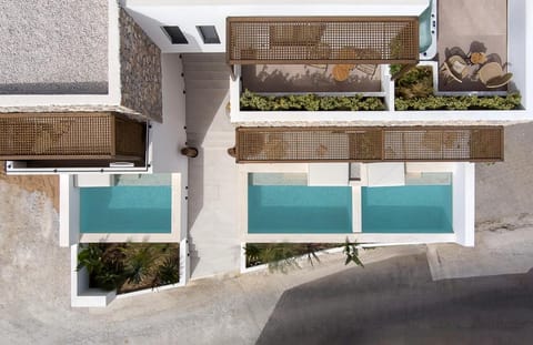 Property building, Day, Balcony/Terrace