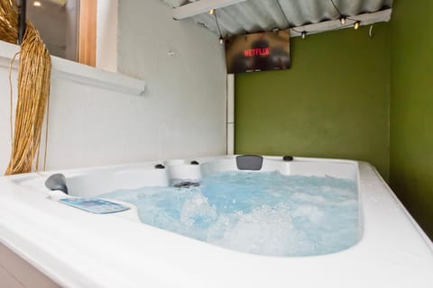 Hot Tub, Spa and wellness centre/facilities