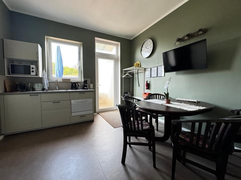 TV and multimedia, Kitchen or kitchenette, Seating area, Dining area