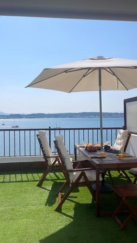 Day, Natural landscape, View (from property/room), Balcony/Terrace, Dining area, Beach, Sea view