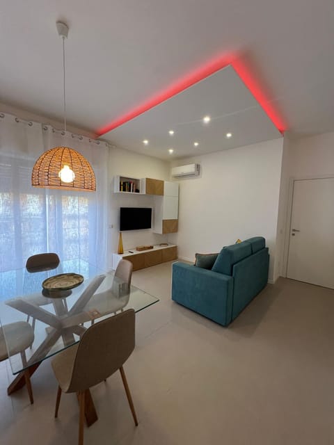 Communal lounge/ TV room, TV and multimedia, Living room, Seating area, Dining area, Evening entertainment