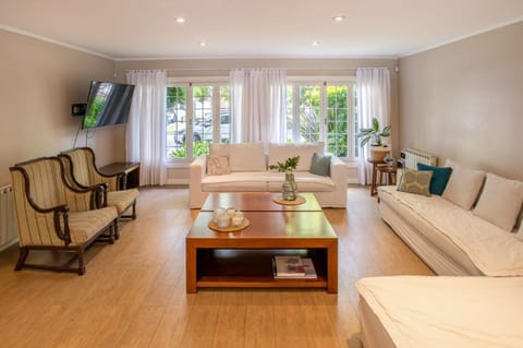 Property building, Communal lounge/ TV room, Living room, Street view, Area and facilities, Quiet street view