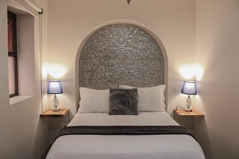 Bed, Photo of the whole room, Decorative detail, Area and facilities, air conditioner