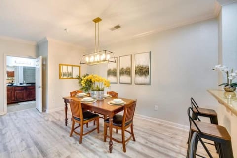 Seating area, Dining area