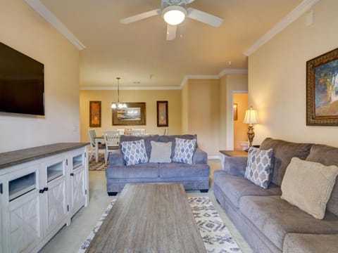 TV and multimedia, Living room, Seating area, Evening entertainment