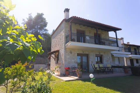 Property building, Day, Garden, Garden view