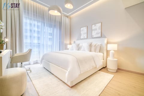 Bed, Photo of the whole room, Seating area, Bedroom