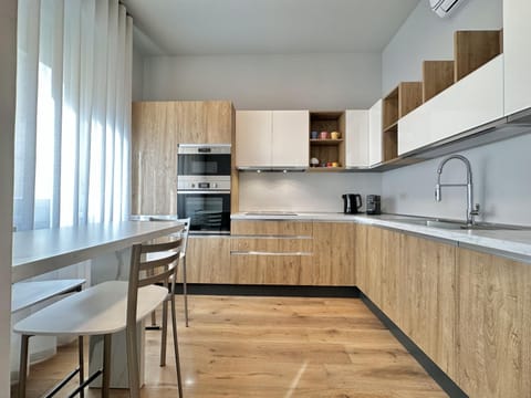 Kitchen or kitchenette, Dining area, dishwasher, oven, pet friendly, stove