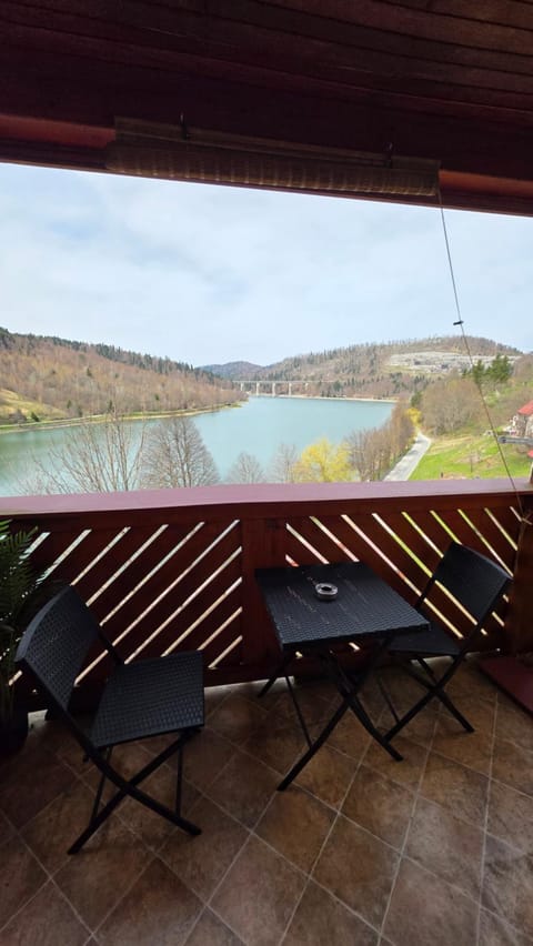 Balcony/Terrace, Lake view