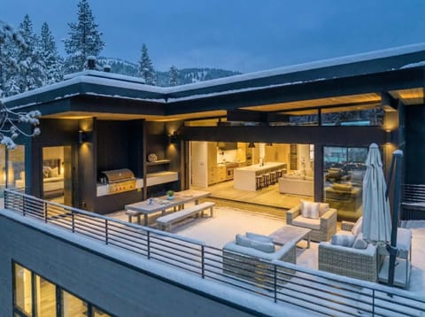 Creekside Retreat - Near Palisades Tahoe House in Palisades Tahoe (Olympic Valley)