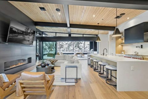 Creekside Retreat - Near Palisades Tahoe House in Palisades Tahoe (Olympic Valley)