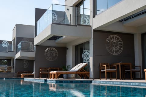 Property building, Patio, Day, Pool view, Swimming pool, sunbed