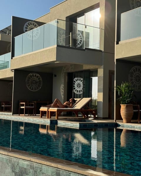 Swimming pool, sunbed