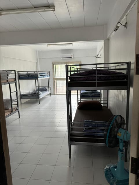 Bed, Photo of the whole room, Bedroom, bunk bed, air conditioner