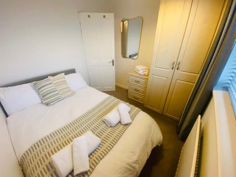 Danby House Messingham - Sleeps 5 Family & Contractor - Garden & Parking - Scun-thorpe, Brigg, Elsham, Barton House in West Lindsey District