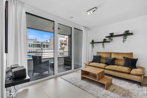 View (from property/room), Balcony/Terrace, Living room, Seating area, Dining area