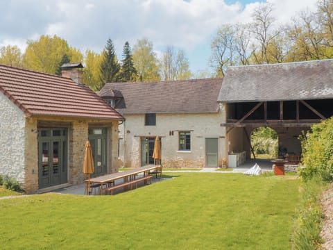 Property building, Garden, Balcony/Terrace