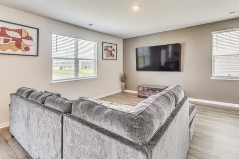 2 Mi to Golf Myrtle Beach Home with Pool Access! House in Carolina Forest