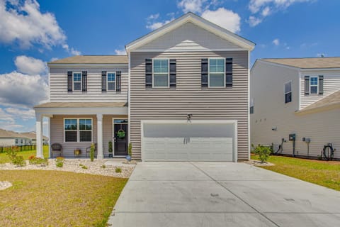 2 Mi to Golf Myrtle Beach Home with Pool Access! House in Carolina Forest