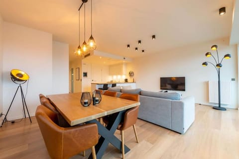 Casa Matti - Modern Apartment with Canal View and Terrace Apartment in Ghent
