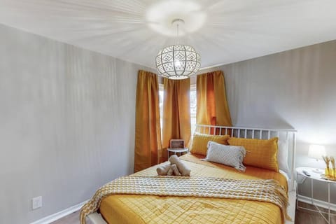 Touchdown Bungalow-Charming HOF Village Home House in Canton