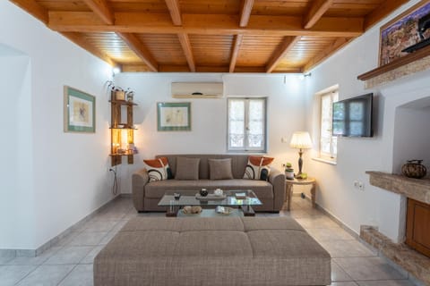 TV and multimedia, Living room, Photo of the whole room, Seating area