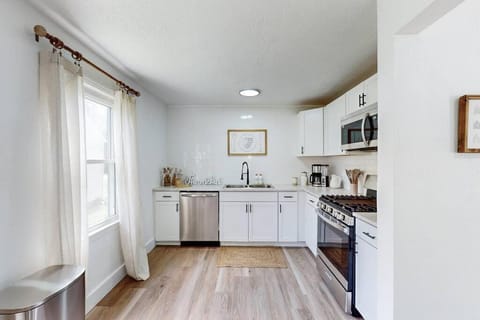 The Huddle House-HOF Home Made for Families House in Canton