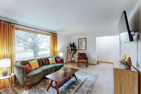 Gridiron Getaway-Where Families and Fans Unite House in Canton