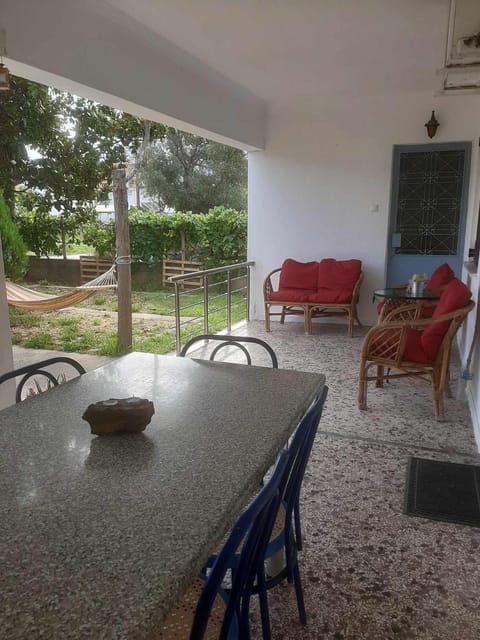 Patio, Day, Garden, View (from property/room), Balcony/Terrace, Seating area, Dining area, Garden view