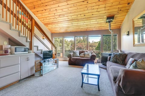 Auburn Cottage with Patios and Garden - 3 Mi to Town! House in Auburn