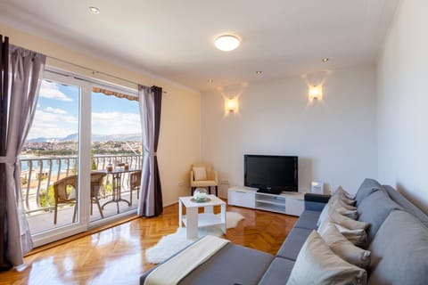 Apartment Maya Apartment in Podstrana