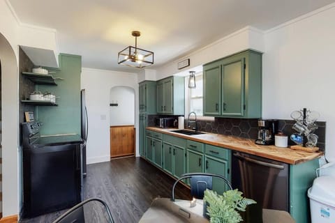 Home Champions-HOF Village Comfort House in Canton