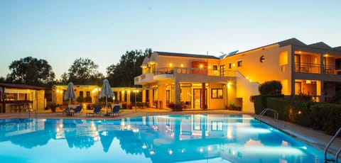 Restaurant/places to eat, Lounge or bar, Guests, Swimming pool, sunbed