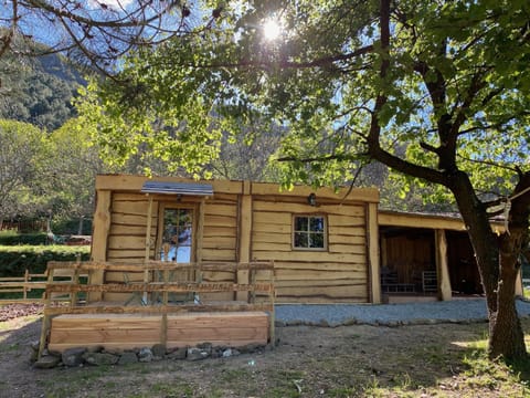 La Cabane trappeur House in Les Vans