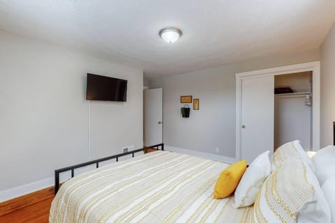 Steps to the HOF-Football Fans Dream Stay House in Canton