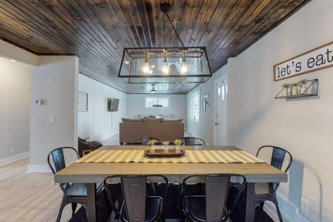 Steps to the HOF-Football Fans Dream Stay House in Canton