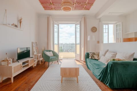 Communal lounge/ TV room, Living room, Seating area