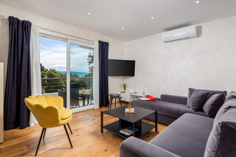 TV and multimedia, Living room, Sea view, air conditioner
