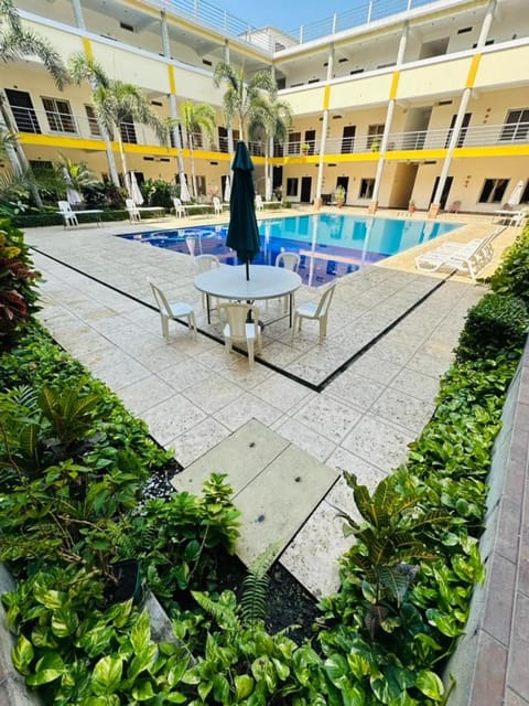 Property building, Day, Swimming pool
