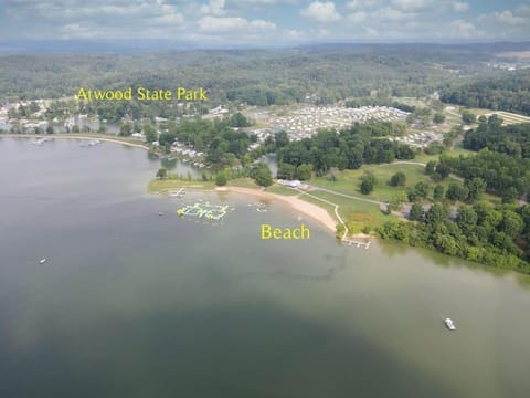 Atwood Breeze-Tranquil Lake Escape House in Ohio