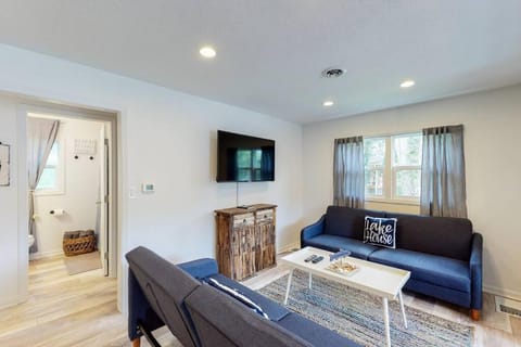 Atwood Breeze-Tranquil Lake Escape House in Ohio