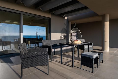 Patio, Natural landscape, View (from property/room), Balcony/Terrace, Seating area, Beach, Sea view, Sunrise